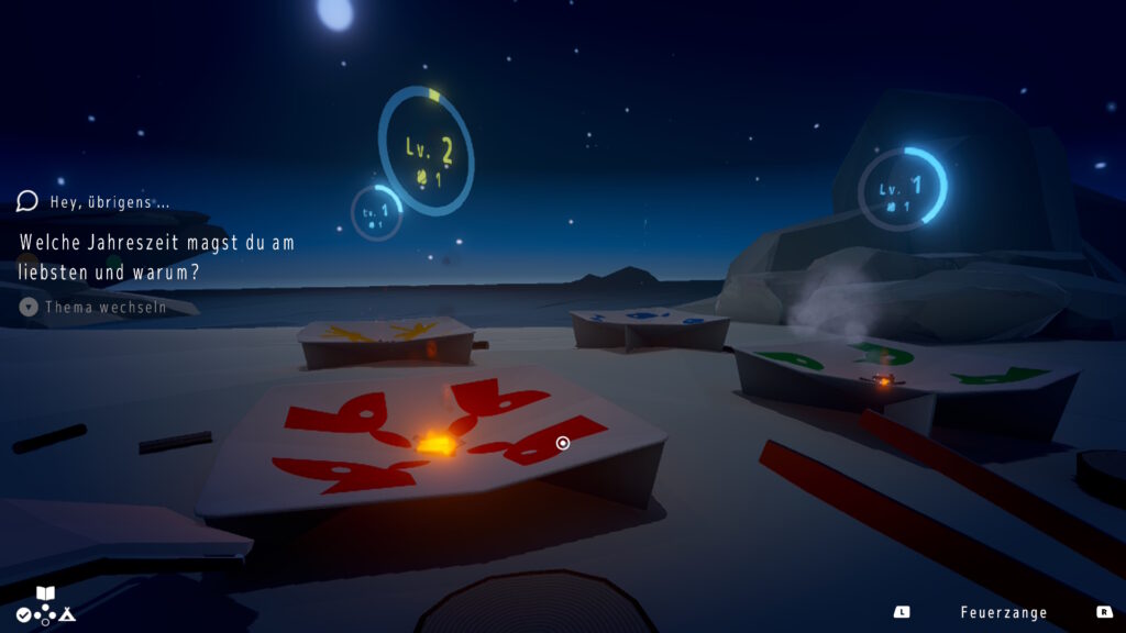 Die vier Feuerschalen auf der Spielwiese am Strand. Vorne links ein Feuer mit Stufe 2, die anderen mit Stufe 1.