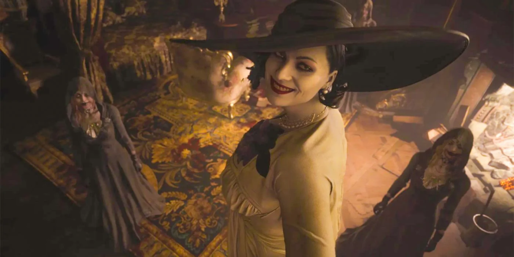 Screenshot aus Resident Evil Village. Darstellung von Lady Dimitrescu im Zentrum, rechts und links jeweils eine ihrer Vampirtöchter.