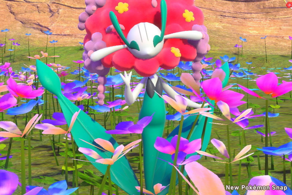 Screenshot aus New Pokémon Snap. Fotografie eines Florges in einem Blumenfeld, welches fröhlich in die Kamera winkt.