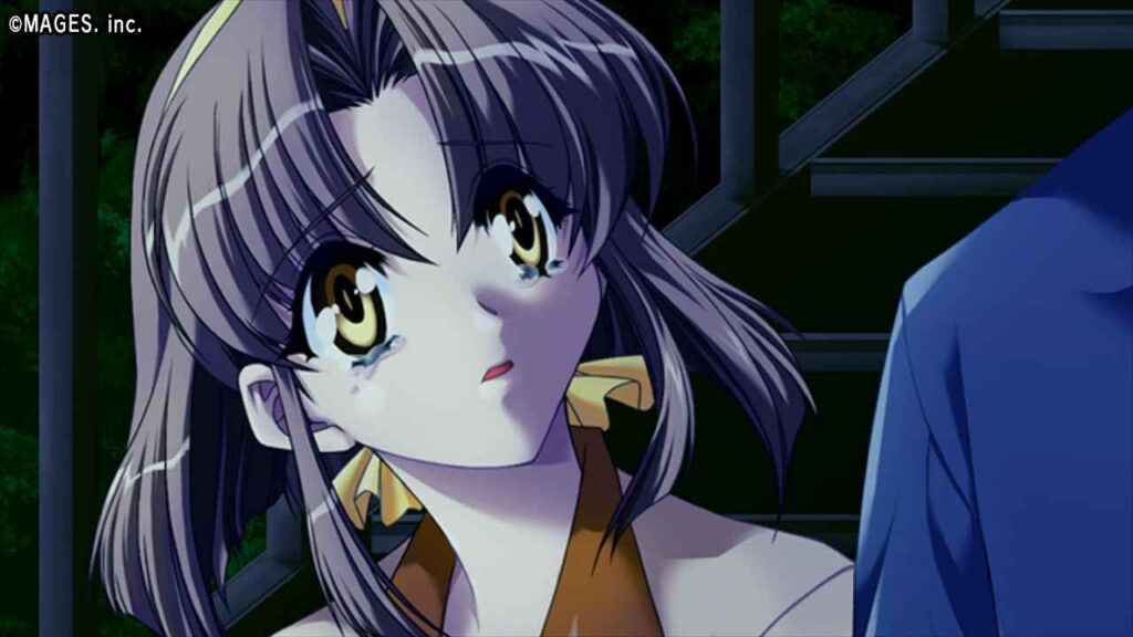 Screenshot aus Never 7: The End of Infinity. Close-Up von Charakter Yuka mit Tränen in den Augen. Sie schaut nach rechts zu der undeutlichen Silhouette des Hauptcharakters.
