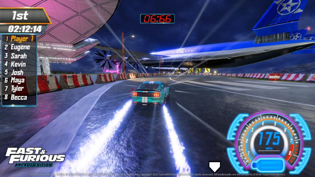 Ein türkises Muscle Car zieht blaue Feuerstreifen hinter seinen Rädern her