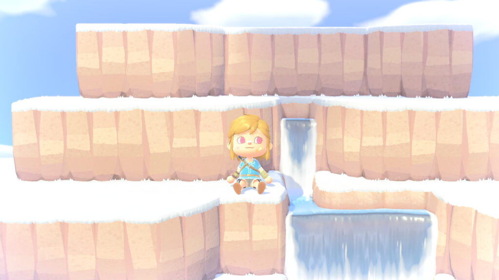 Drei Plateaus übereinander, damit das Haus dahinter nicht mehr zu sehen ist. Spielfigur sitzt auf einer der Ebenen, daneben ein kleiner Fluss.