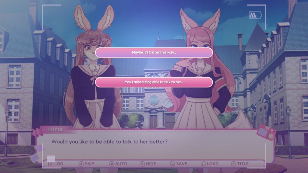 Auswahl zwischen "Maybe it's better this way ..." und "Yes, I miss being able to talk to her ...", nachdem Lucia Bianca danach fragt, ob sie wieder besser mit Erika sprechen können möchte. Vier angedeutete Kanten und eine Batterieanzeige imitieren den Blick durch eine Kamera.