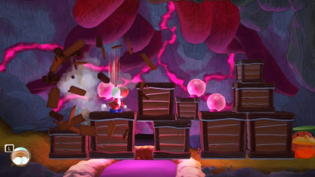 Yoshi auf einer Kiste, auf seinem Rücken eine runde, rosa Kreatur, die ein wenig an Kirby erinnert. Unter der Kiste ist eine rosa Flüssigkeit.