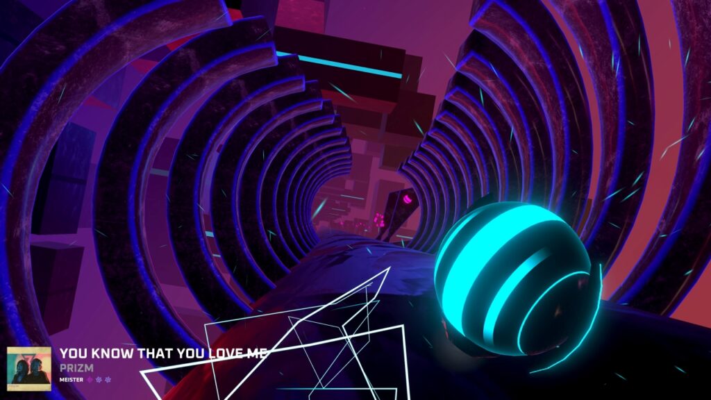 Strecke im Spiralmodus mit seitlich aus dem Boden kommenden Elementen. "You know that you love me" von Prizm