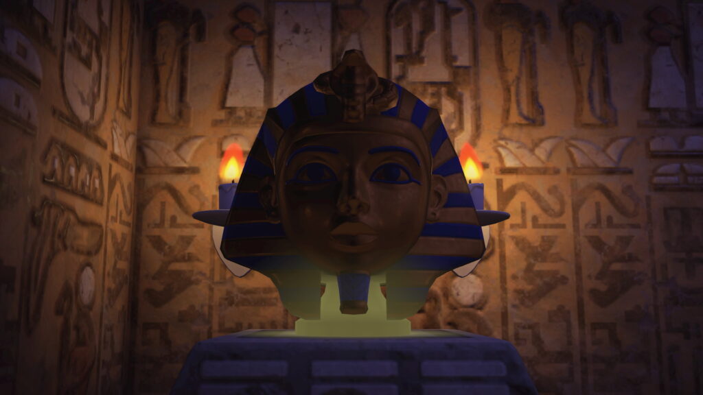 Nahaufnahme Pharaomaske, von unten beleuchtet.